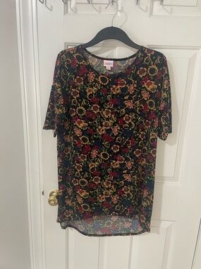 Xs lularoe top flowy